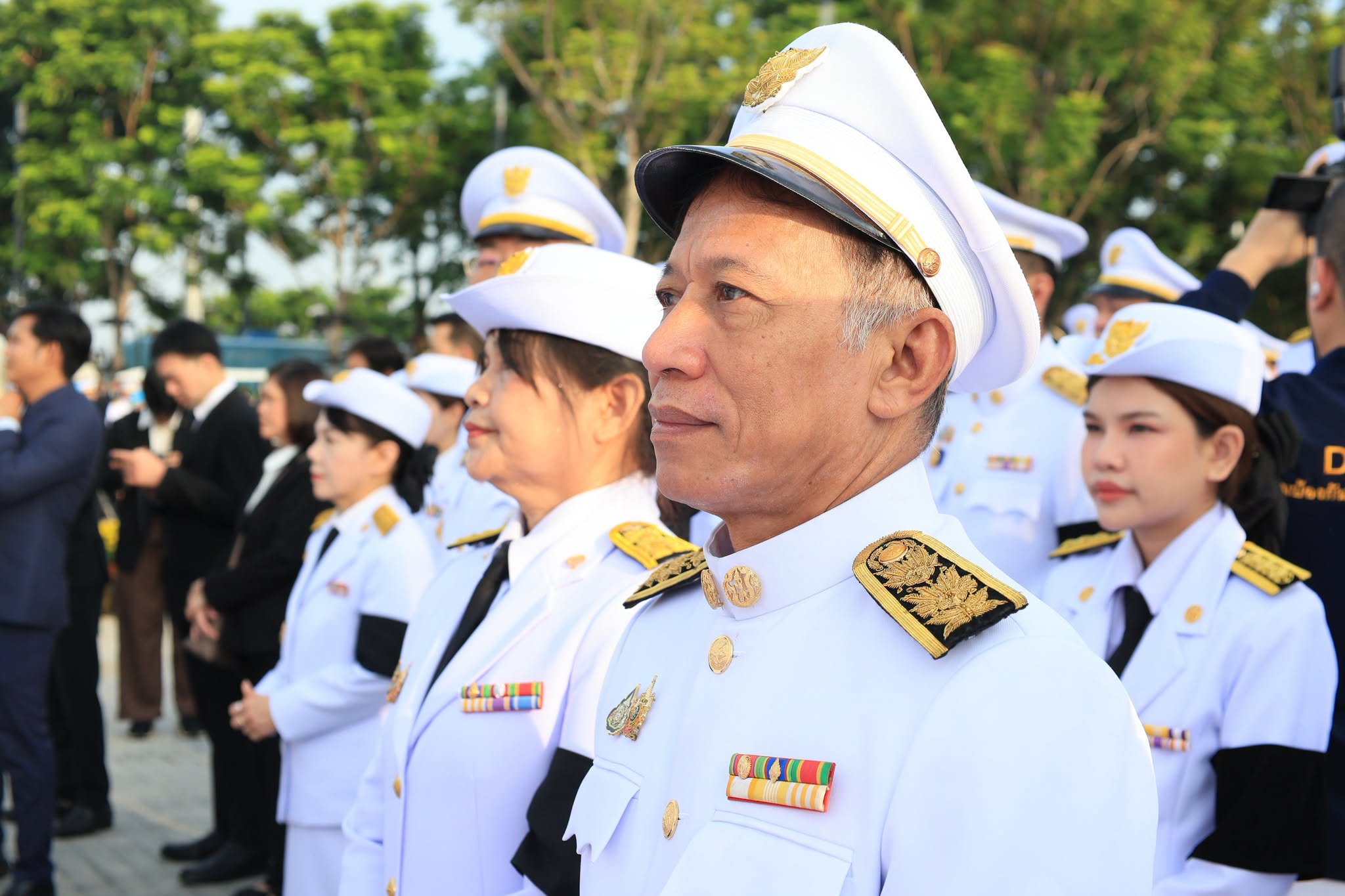 title - ส.ป.ก. ร่วมวางพวงมาลาถวายบังคมพระบรมราชานุสาวรีย์พระบาทสมเด็จพระบรมชนกาธิเบศร มหาภูมิพลอดุลยเดชมหาราช บรมนาถบพิตร เนื่องใน 